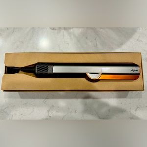 Dyson Airstrait™ straightener
Nickel/Copper